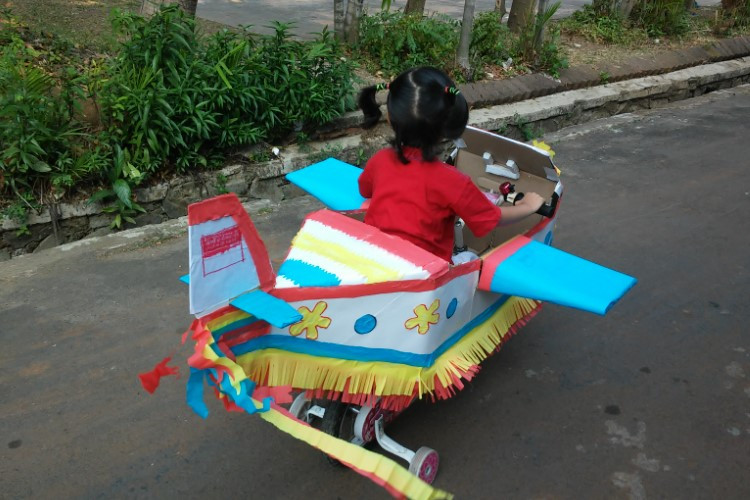 Cara Menghias Sepeda Hias Dengan Kardus yang Simple dan Mudah, Mulai Dari Bentuk Kapal, Pesawat, hingga Tank 