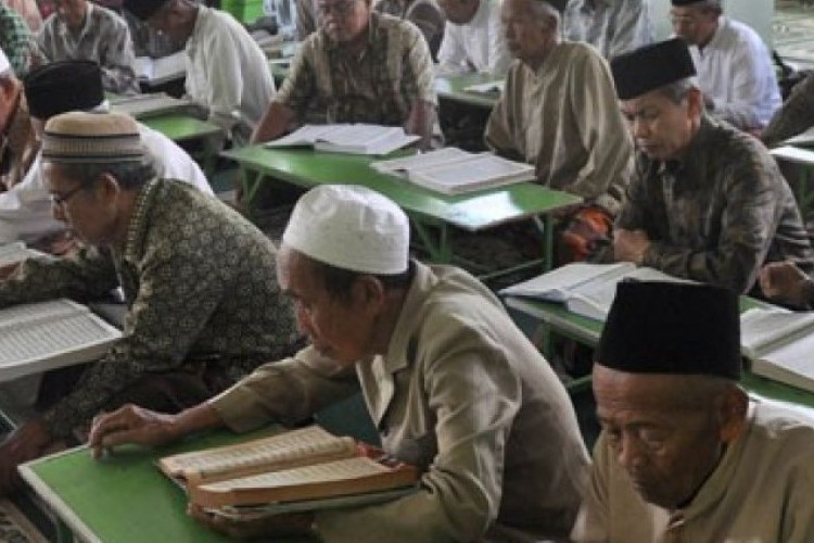 Bacaan Doa Khatam Al Qur'an Sesuai Sunnah, Baik Versi Pendek Maupun Panjang Disertai Terjemahnya