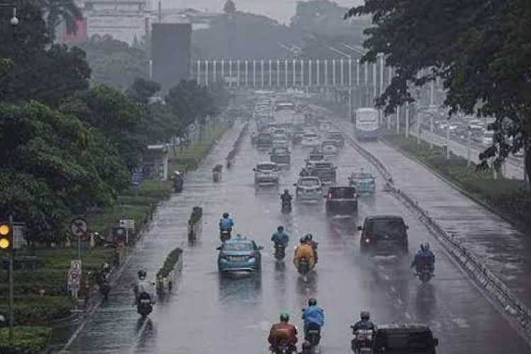 Prakiraan Cuaca Jakarta Timur Besok Minggu 28 Januari 2024, Pagi-Siang Hujan Ringan dan Malam Hari Berawan