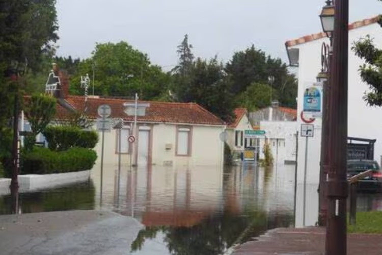 Centre ville de Beauvoir-sur-Mer Inondations Trente maisons touchées, heureusement pas de victimes