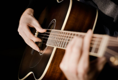 Chord Kunci Gitar Thomas Arya 'Ku Puja-Puja' Mudah Untuk Pemula, Sungguh Ku Terpuruk dalam Lamunan