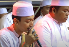 Bacaan Sholawat Gus Azmi Terbaru dan Terlengkap, Lantunannya Bikin Hati Jadi Makin Adem!