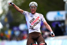 Dorian Godon Sur Le Podium Du Tour De Romandie Mercredi 24 Avril 2024 Avec Decathlon AG2R 